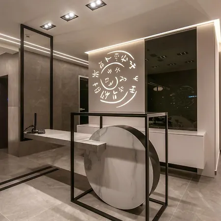 Lavris Aparthotel